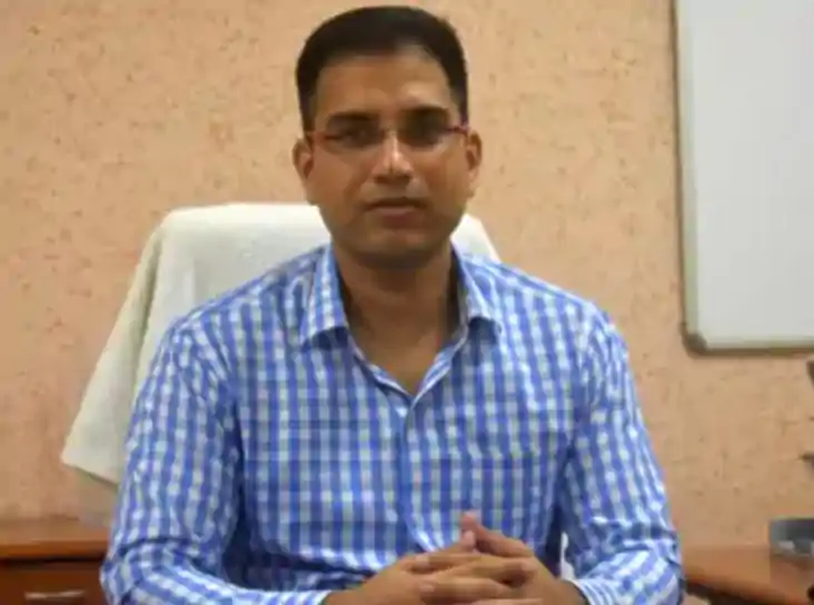 निजी स्कूलों की 'दुकानदारी' बंद! डीएम का बड़ा फैसला, अब किता