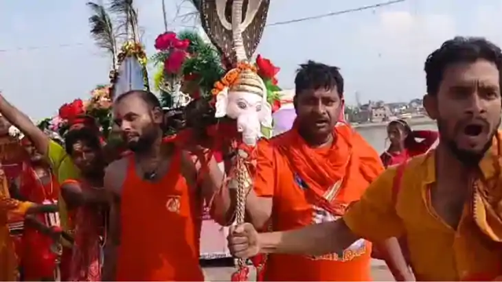 Shrawani Mela 2025 : अजगैबीनाथ धाम से 108 फीट लंबा कांवड़ ले Shrawani Mela 2025 : अजगैबीनाथ धाम से 108 फीट लंबा कांवड़ ले