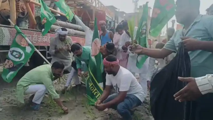 Darbhanga News : ओवरब्रिज निर्माण के कछुआ चाल पर राजद नेताओं Darbhanga News : ओवरब्रिज निर्माण के कछुआ चाल पर राजद नेताओं