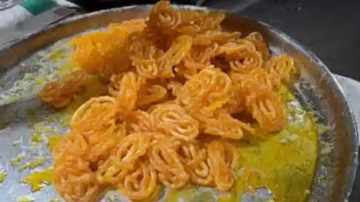Bihar News: सावन में मुंगेर की अनोखी जलेबी, आलू-केले की मिठा Bihar News: सावन में मुंगेर की अनोखी जलेबी, आलू-केले की मिठा