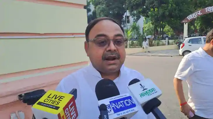 कैमूर DM पर उठे सवाल: BJP MLC संतोष सिंह ने विधान परिषद में 