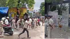 कटिहार समाहरणालय पर छात्रों का उग्र प्रदर्शन