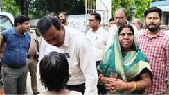 Bihar News : खगड़िया में मिड-डे मील में मरा हुआ सांप मिलने से मचा हड़कंप, 30 से अधिक बच्चे अस्पताल में हुए भर्ती, अधिकारियों ने दिए जांच के आदेश