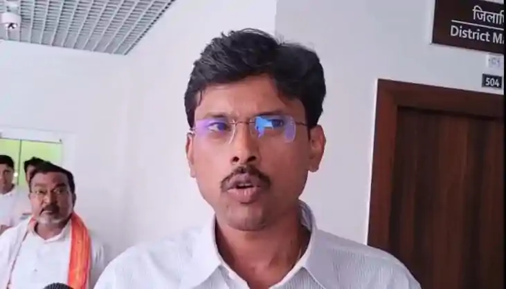 पटना में आधी रात को एक्शन लेने के बाद डीएम ने बिल्डर के खिला पटना में आधी रात को एक्शन लेने के बाद डीएम ने बिल्डर के खिला