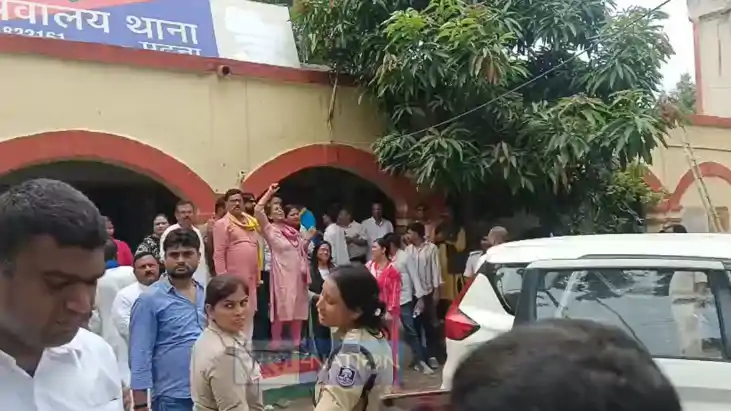 थाना का घेराव थाना का घेराव