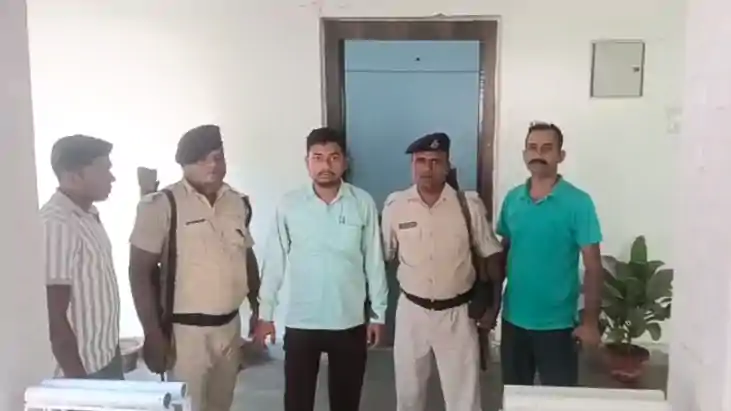 Bihar News : भोजपुर में निगरानी की टीम ने की बड़ी कार्रवाई, र