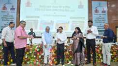 Bihar News : पटना में DDC, मनरेगा PO के उन्मुखीकरण कार्यक्रम का हुआ आयोजन, ग्रामीण विकास मंत्री श्रवण कुमार ने किया उद्घाटन, कहा ग्रामीणों को मिलेगी 125 दिनों के रोजगार की गारंटी 