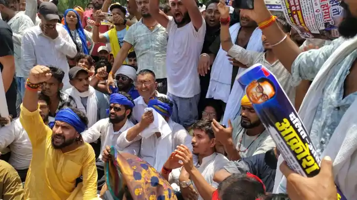 Bihar News : राजगीर मॉब लिंचिंग को लेकर बिहारशरीफ में फूटा ज