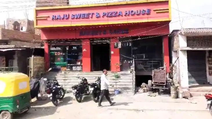 Bihar News : बिहार में 'दबंग' चौकीदार की करतूत, शराब पार्टी 