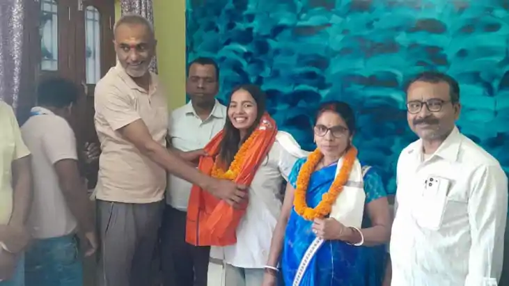 बेलागंज की ब्यूटी सिंह ने लहराया परचम: इंटर आर्ट्स में बनीं 