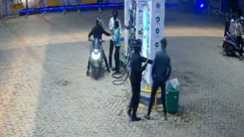 'स्कूटी गैंग' का दुस्साहस: पेट्रोल पंप पर कट्टा सटाकर ₹59 हजार की लूट, CCTV में कैद हुआ तांडव