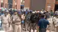 Bihar News : बेतिया में अतिक्रमण हटाने गई टीम पर लोगों ने किया पथराव, दो पुलिसकर्मी और एक नगर निगम कर्मी हुआ जख्मी, पुलिस प्रशासन ने संभाला मोर्चा 