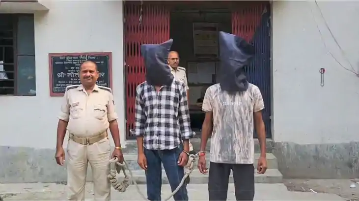 गोपालगंज में पुलिस की बड़ी कार्रवाई : देसी पिस्टल और जिंदा क