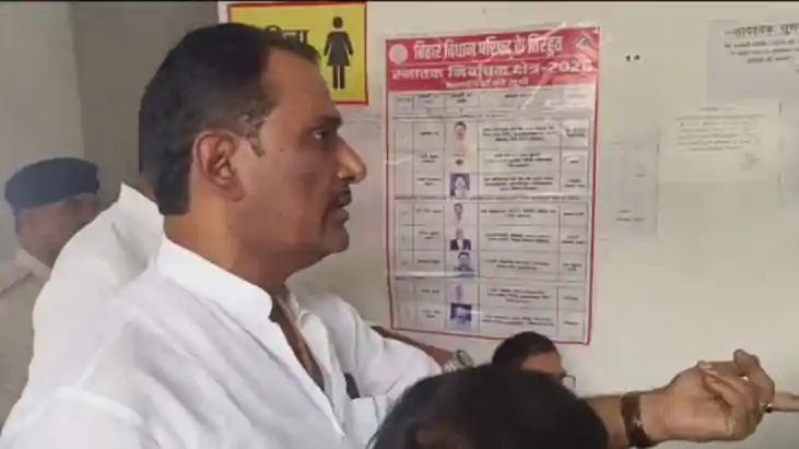 मुजफ्फरपुर के फर्जी वोटिंग के आरोप पर राजद नेताओं का हंगामा,