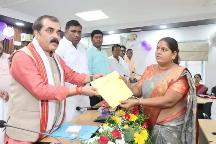 76 लिपिक और 10 फोर्थ ग्रेड कर्मचारियों की हुई अनुकंपा नियुक्