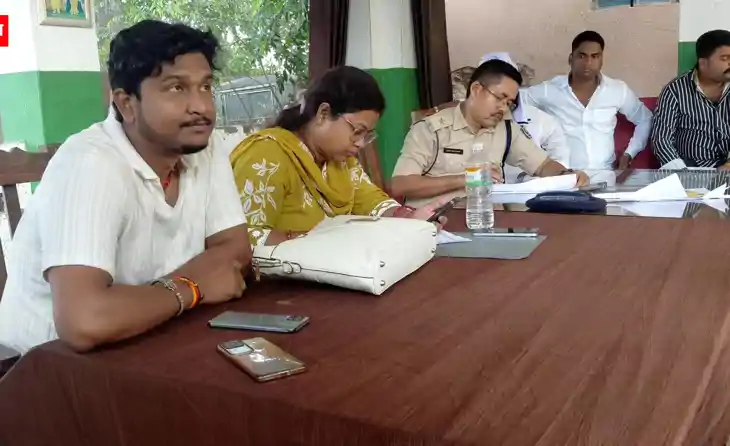 जमीन विवाद की जांच कर रही महिला सीओ से  बाप-बेटे ने की बदसलू