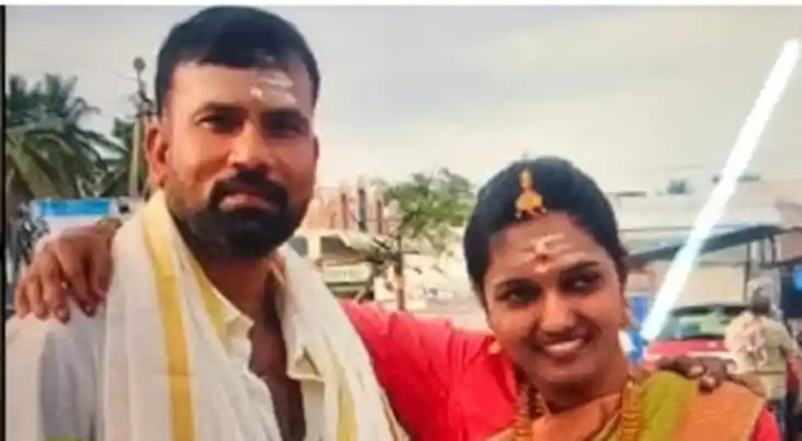 बस स्टैंड में सरेआम पत्नी की बेटी के सामने पत्नी की चाकू घों बस स्टैंड में सरेआम पत्नी की बेटी के सामने पत्नी की चाकू घों