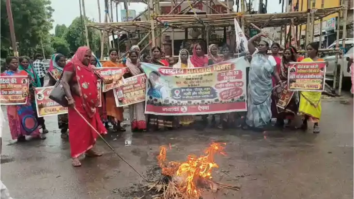 जमुई में छात्रा से बदसलूकी के खिलाफ AIPWA का प्रदर्शन, दोषिय