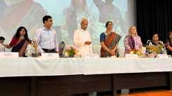 Bihar News : दो महीने में बिहार सरकार आंगनबाड़ी सेविका सहायिका को देगी मोबाइल, डिप्टी सीएम बिजेंद्र यादव ने किया ऐलान 	