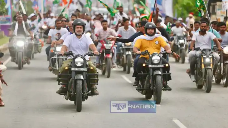 राहुल-तेजस्वी की बुलेट सवारी राहुल-तेजस्वी की बुलेट सवारी