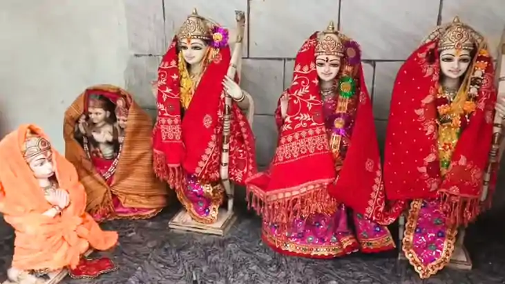 Bihar News : भागलपुर में दिखी अनोखी आस्था, मंदिरों में सजी श