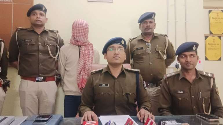 Patna Crime News:पटना पुलिस ने हत्या के इरादे से अस्पताल पहुचे अपराधी को हथियार और जिंदा कारतूस के साथ दबोचा