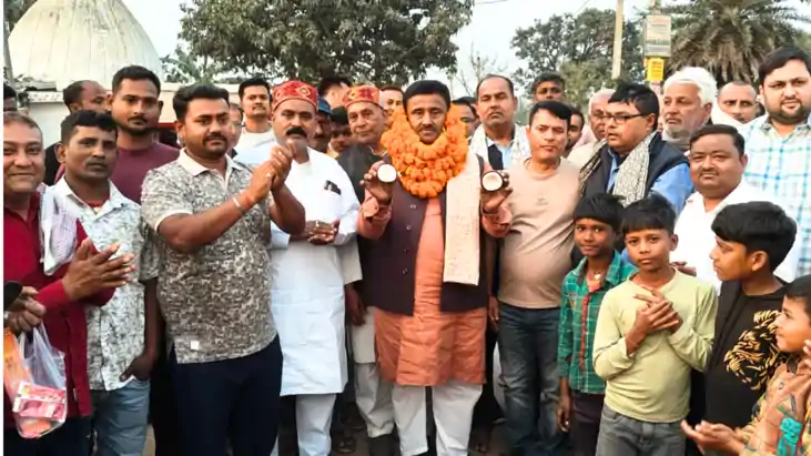 Bihar News : विधायक अजीत कुमार ने किया सड़क निर्माण कार्य का