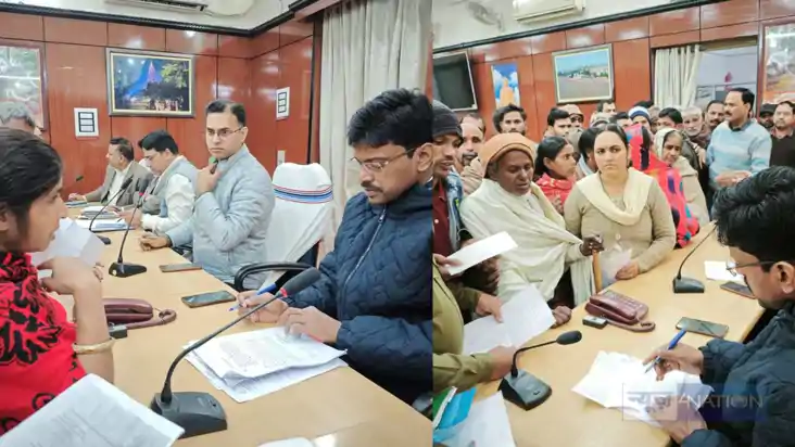  BIHAR NEWS - जनता दरबार में डीएम ने सुनी लोगों की शिकायतें,