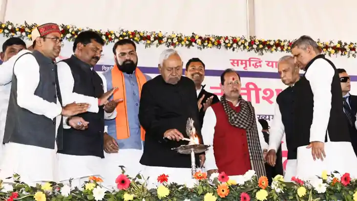 Bihar News : सीएम नीतीश ने समृद्धि यात्रा के दौरान वैशाली जि