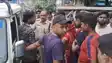 बिहार की पिपुल्स फ्रेंडली पुलिस, सड़क किनारे बाइक खड़े करने पर युवक की जमकर की धुनाई, लोगों ने विरोध किया तो जेल भेजने की दी धमकी