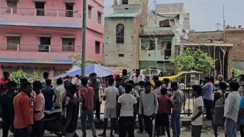 Bihar News : बीच सड़क पर आधे घंटे तक महिला को नोचते रहे एक दर्जन आवारा कुत्ते, गंभीर रूप से हुई जख्मी, इलाज के लिए भेजी गयी अस्पताल 