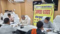जनता दरबार में डीएम सावन कुमार ने सुनीं लोगों की  समस्याएं, दिए त्वरित निष्पादन के निर्देश