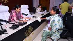 डीएम के जनता दरबार में उमड़ी फरियादियों की भीड़, जिलाधिकारी ने दिए समस्याओं के त्वरित निष्पादन के निर्देश