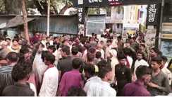 Bihar Road Accident : कैमूर में परीक्षा देने जा रहे तीन छात्रों को अनियंत्रित पिकअप ने रौंदा, इकलौते बेटे की हुई मौत, आक्रोशित लोगों ने किया सड़क जाम   