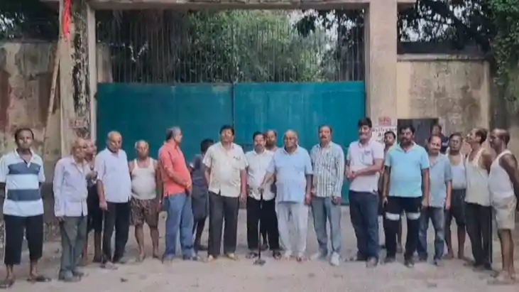 Bihar News : बिहार में बंदी के कगार पर पहुंचे लाइसेंसधारी बं Bihar News : बिहार में बंदी के कगार पर पहुंचे लाइसेंसधारी बं