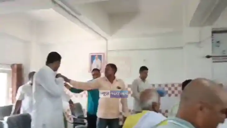 Bihar News:खरीफ प्रशिक्षण बना अखाड़ा, मंच पर जनप्रतिनिधियों 