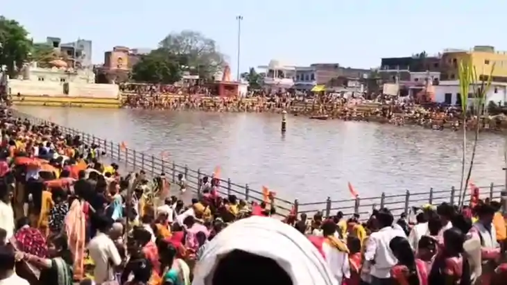Chhath Puja 2026 : औरंगाबाद के देव मंदिर में उमड़ी छठव्रतियो