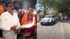 Bihar News : बाहुबली विधायक अनंत सिंह 100 बार लैंड क्रूजर से उतरे नीचे, 200 गाड़ियों के साथ पहुंचे मोकामा, हज़ारों की भीड़ ने किया स्वागत  