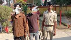  पुलिस की बड़ी रेड: खदेड़कर पकड़ा गया शातिर लुटेरा, फर्जी एजेंट बनकर सड़कों पर फैलाया था खौफ; 4 साथी अब भी फरार!