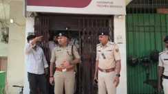 बेगूसराय एक्सिस बैंक से लाखों की लूट: हथियारबंद अपराधियों ने 4-5 लाख पर साफ किया हाथ, जांच में जुटे एसपी