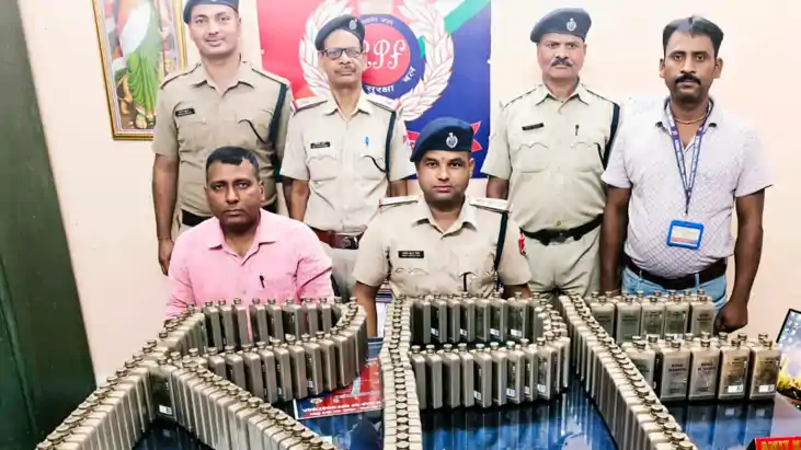 Bihar News : भागलपुर में पैसेंजर ट्रेन से भारी मात्रा में वि