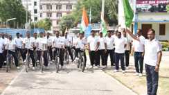 Bihar News : नरकटियागंज में एसएसबी 44वीं वाहिनी ने निकाली भव्य साइकिल रैली, 'फिट इंडिया मूवमेंट' के तहत जवानों और स्कूली बच्चों ने दिया सेहत का संदेश