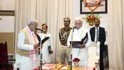 Bihar News : बिहार विधानसभा के प्रोटेम स्पीकर बनाये गए जदयू विधायक नरेंद्र नारायण यादव, राज्यपाल आरिफ मोहम्मद खां ने दिलाई पद और गोपनीयता की शपथ 