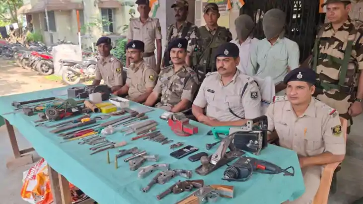 Bihar Crime: चुनाव से पहले सीएम के गृह जिला में मिनी गन फैक् Bihar Crime: चुनाव से पहले सीएम के गृह जिला में मिनी गन फैक्