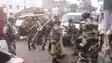 गाड़ियों  की जांच का विरोध करने पर crpf जवान ने की कार सवार दंपती की पिटाई, जमकर भांजी लाठियां
