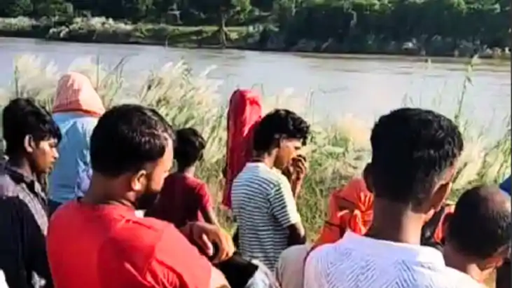 Bihar News : जमीनी विवाद से परेशान महिला ने दो बच्चों के साथ Bihar News : जमीनी विवाद से परेशान महिला ने दो बच्चों के साथ