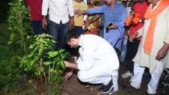 Bihar News : बीजेपी विधायक विशाल प्रशांत ने किया पौधारोपण, लोगों को पर्यावरण संरक्षण का दिया संदेश