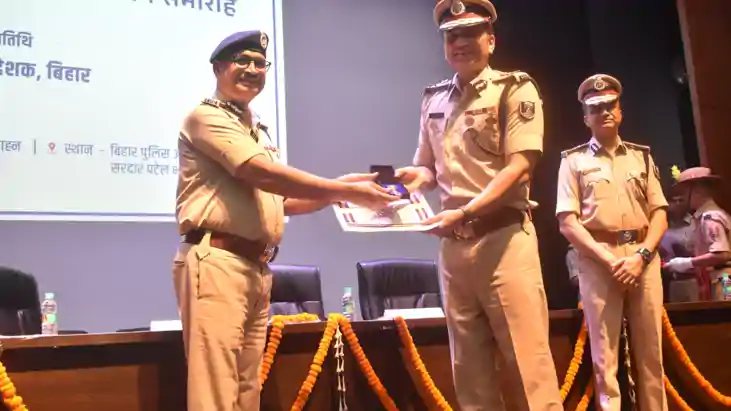 Bihar News : बिहार पुलिस की ओर से आयोजित पदक वितरण सह सम्मान