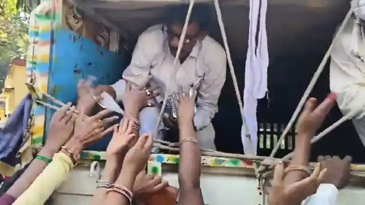 Bihar News : सासाराम में सीएम के कार्यक्रम के बाद भोजन पैकेट