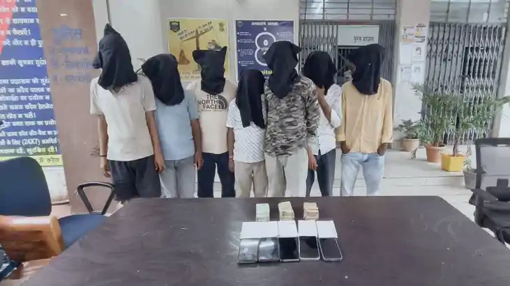 दानापुर स्टेशन के बाहर अवैध वसूली का पर्दाफाश, खगौल पुलिस ने